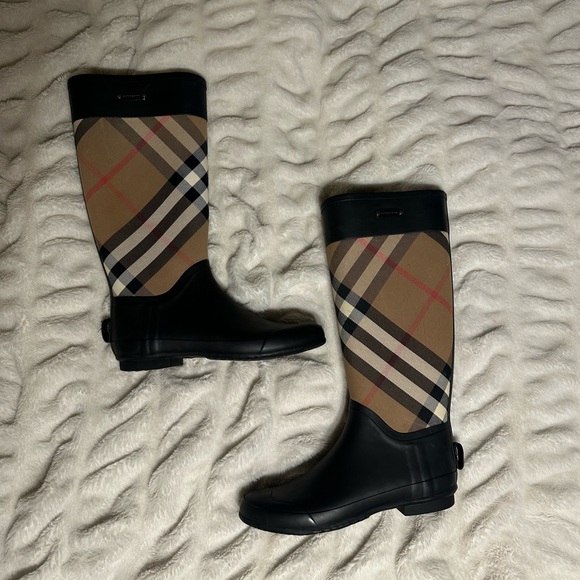 Burberry Woman’s Rainboots - Picture 2 of 4